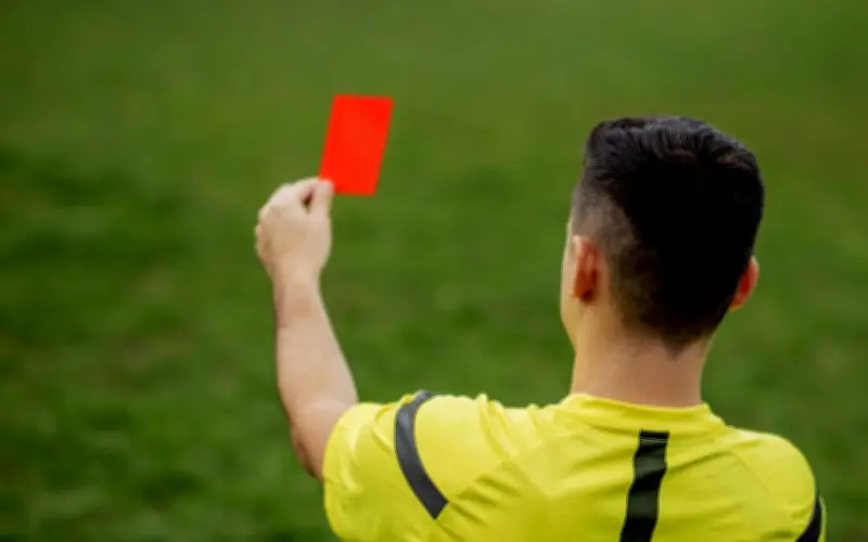 IFAB aprueba expulsión a jugadores que se tapen la boca en el Mundial 2026