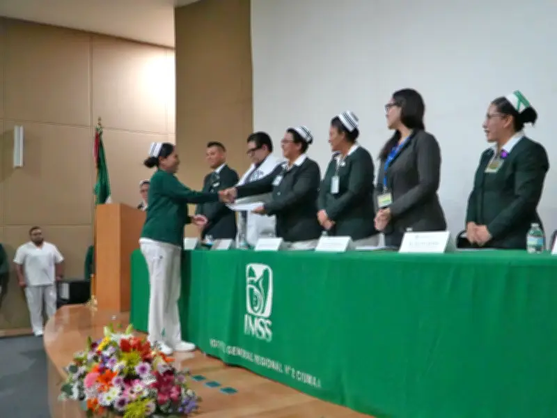 IMSS gradúa a 40 enfermeros en diplomado de hemodiálisis