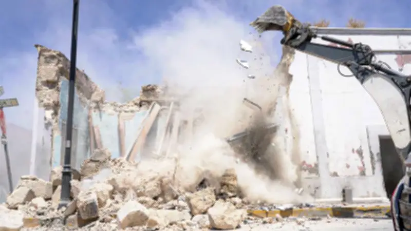 INAH clausura torre administrativa en Pesquería tras demolición de edificios históricos