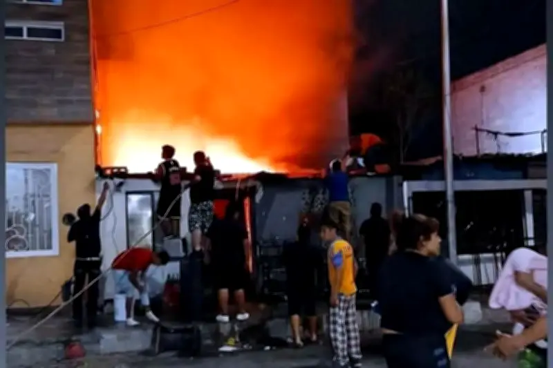 Incendio consume dos viviendas en Escobedo, vecinos solicitan ayuda urgente