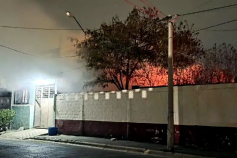 Incendio en instalaciones de Servicios Públicos de Monterrey activa protocolos de emergencia