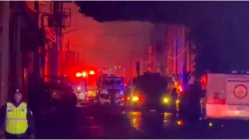 Incendio masivo en fábrica de Ecatepec moviliza a más de 200 bomberos y fuerza evacuación