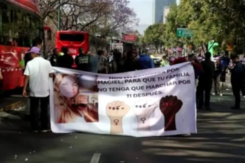 Insurgentes Cerrada: Protestas Exigen Justicia por Feminicidio en CDMX