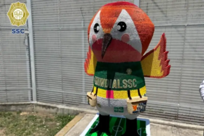 Internos del Penal de Santa Martha crean colibrí monumental por fiebre mundialista