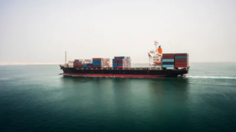 Irán ataca portacontenedores en estrecho de Ormuz; tripulación ilesa