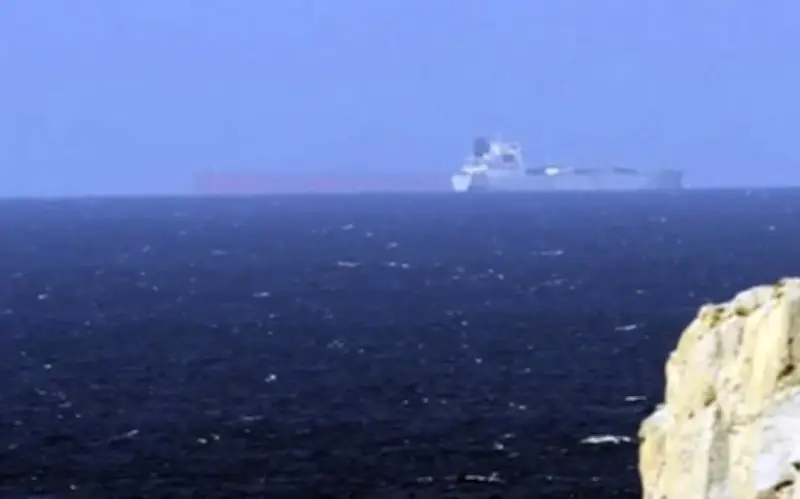 Irán reabre el Estrecho de Ormuz con peaje y restricciones para enemigos