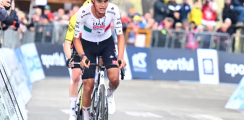Isaac del Toro finaliza undécimo en la dura Etapa 2 de la Itzulia 2026