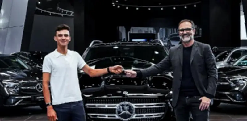 Isaac del Toro recibe lujosa camioneta Mercedes-AMG durante su lesión