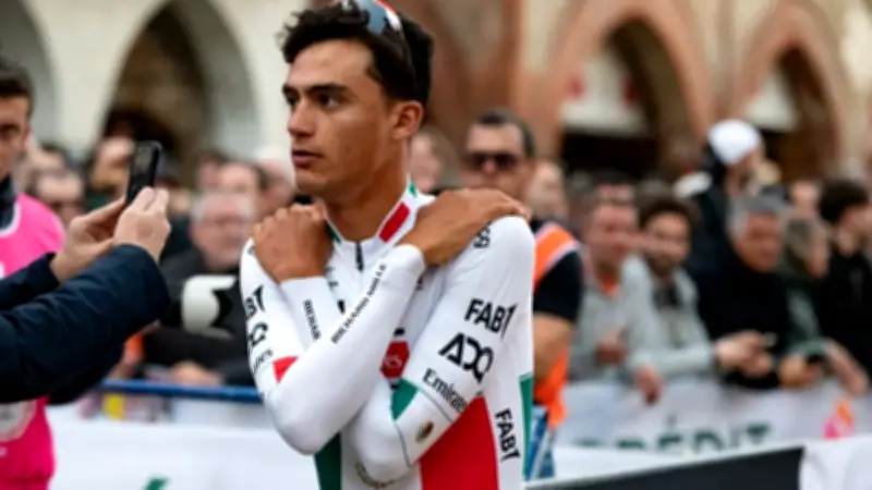 Isaac del Toro se despide de la Vuelta al País Vasco 2026 con emotivo mensaje tras lesión