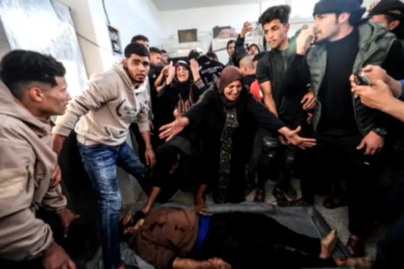 Israel mata a 10 personas cerca de una escuela en Gaza en un ataque aéreo