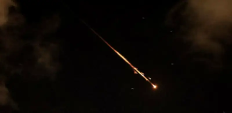 Israel reporta lanzamiento de misiles iraníes tras alto al fuego temporal de Trump