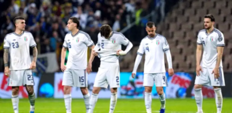 Italia sufre caos tras eliminación; fans en Canadá reciben jerseys de Maple Leaf