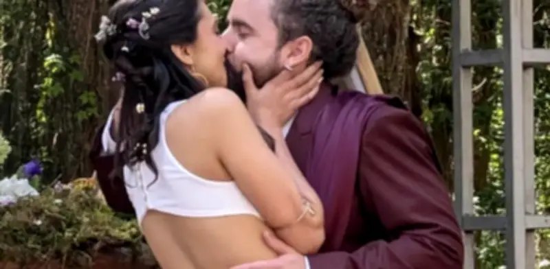 Javier Ibarreche celebra su segunda boda oficial en un bosque con Daniela Schmill