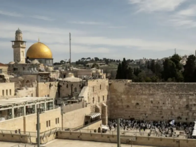 Jerusalén: Ciudad Sagrada Convertida en Epicentro de Conflictos Religiosos y Políticos