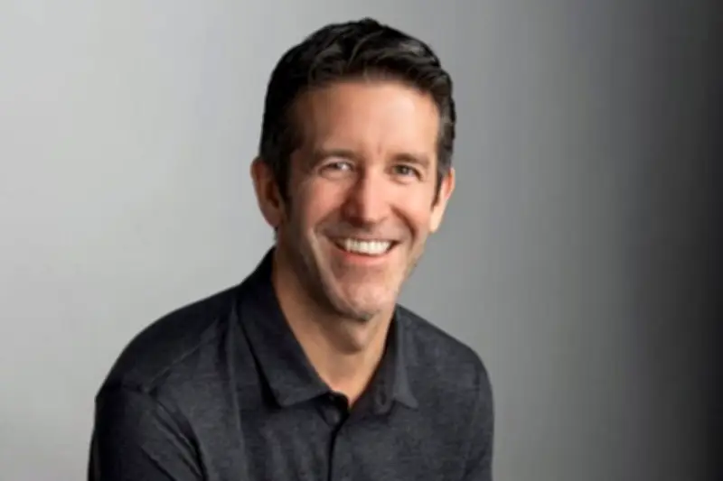 John Ternus: El ingeniero que lidera la innovación en hardware de Apple