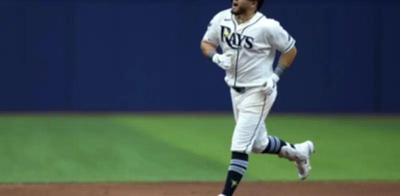 Jonathan Aranda brilla con jonrón en el regreso triunfal de Rays al Tropicana Field