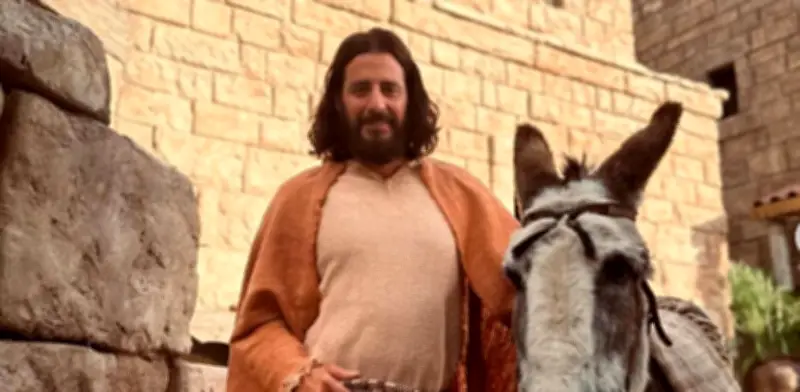 Jonathan Roumie revela fecha de estreno de The Chosen 6 con imagen de crucifixión