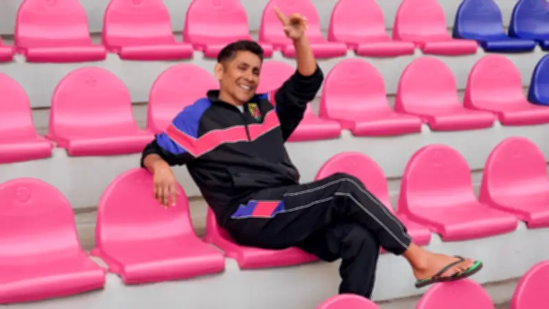 Jorge Campos revoluciona la moda con American Eagle: 'Antes era gris'