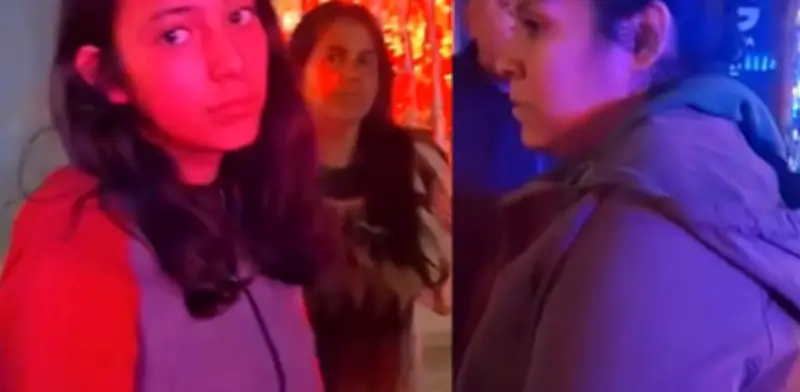 Joven abandona a madre adoptiva para volver con su madre biológica que la dejó al nacer