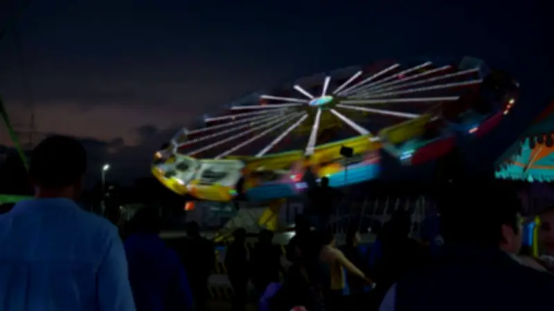 Joven heroico salva a adolescente tras falla en juego mecánico en feria de Ometepec, Guerrero