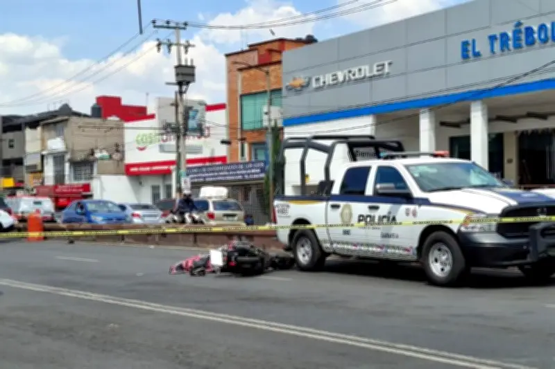 Joven motociclista fallece tras derrapar y estrellarse en vialidad de Iztapalapa