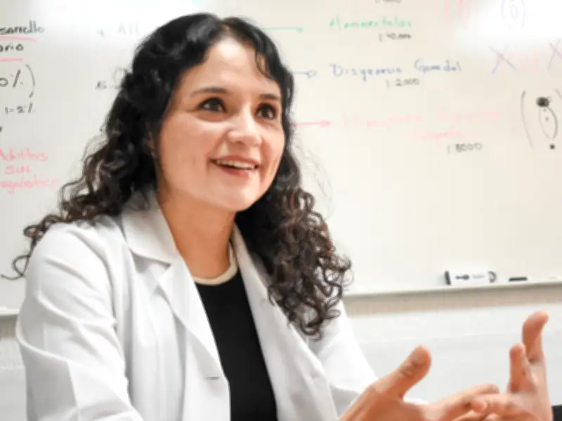 Joven reconstruye su vida tras cirugía por hiperplasia suprarrenal congénita en el INPer