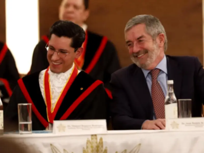 Juan Ramón de la Fuente solicita licencia en SRE por cirugía; Velasco asume temporalmente