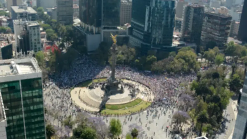Jubilados de CFE, Pemex y Luz y Fuerza lideran marchas en CDMX este 17 de abril