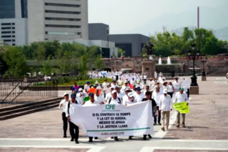 Jubilados de CFE piden apoyo para revertir reforma