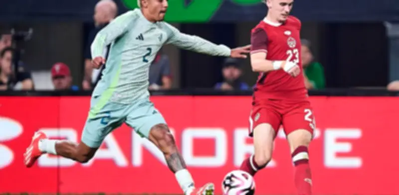 Julián Araujo se lesiona de nuevo: ¿Peligra su presencia en el Mundial 2026?