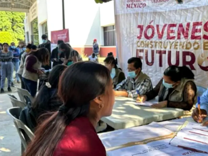 Jóvenes Construyendo el Futuro instala oficinas móviles en Tlalnepantla para facilitar empleo juvenil