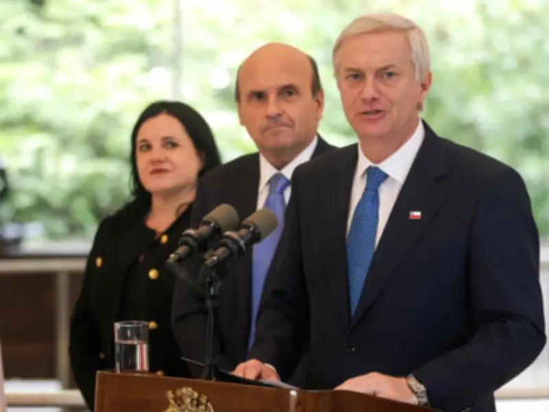 Kast anuncia expulsión gradual de inmigrantes irregulares en Chile desde Argentina