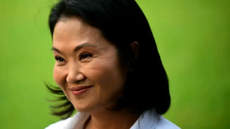 Keiko Fujimori lidera elecciones en Perú con promesa de expulsar migrantes irregulares