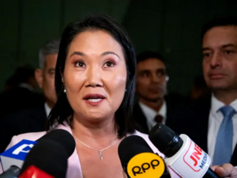 Keiko Fujimori lidera encuestas presidenciales en Perú a una semana de elecciones