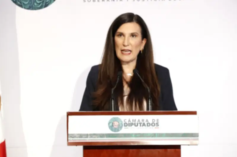 Kenia López Rabadán exige investigación exhaustiva por derrame de petróleo en Golfo de México