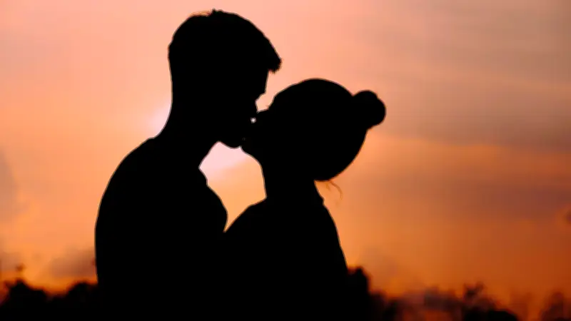 La ciencia revela los secretos para un beso perfecto: desde la inclinación de cabeza hasta los beneficios
