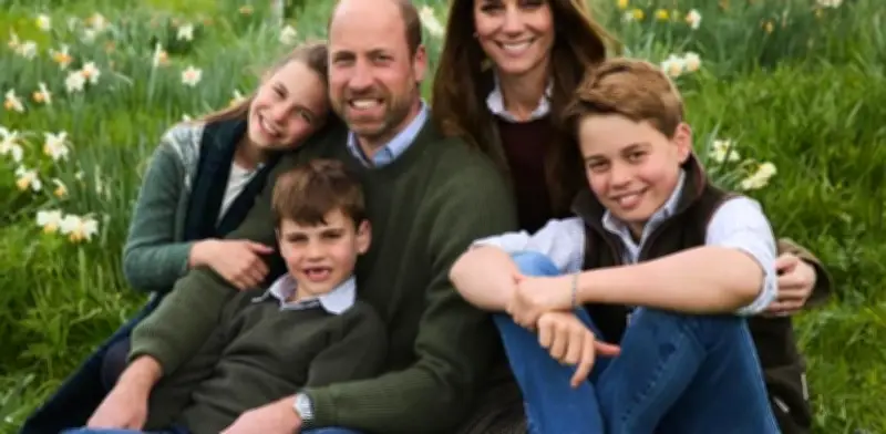 La Familia Real Británica presenta su tarjeta navideña 2025 con hijos más crecidos