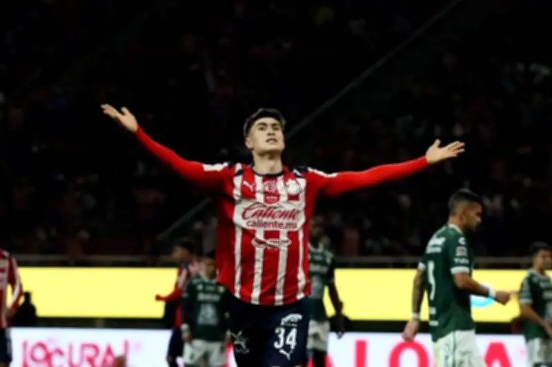 La Hormiga de la Liga MX Opacará a James Rodríguez en el Clásico Nacional