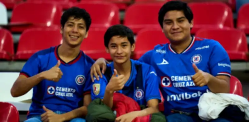 La Máquina Reclama el Azteca: Afición de Cruz Azul Siente el Estadio Banorte como Propio