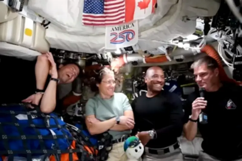 La NASA ameriza con éxito la cápsula Artemis II en el Océano Pacífico tras misión histórica