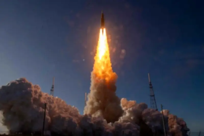 La NASA lanza su cohete más potente en una misión histórica de exploración lunar