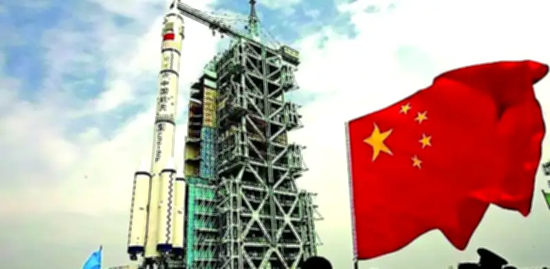 La Nueva Guerra Fría Espacial: EU vs China en Carrera por Dominio Orbital