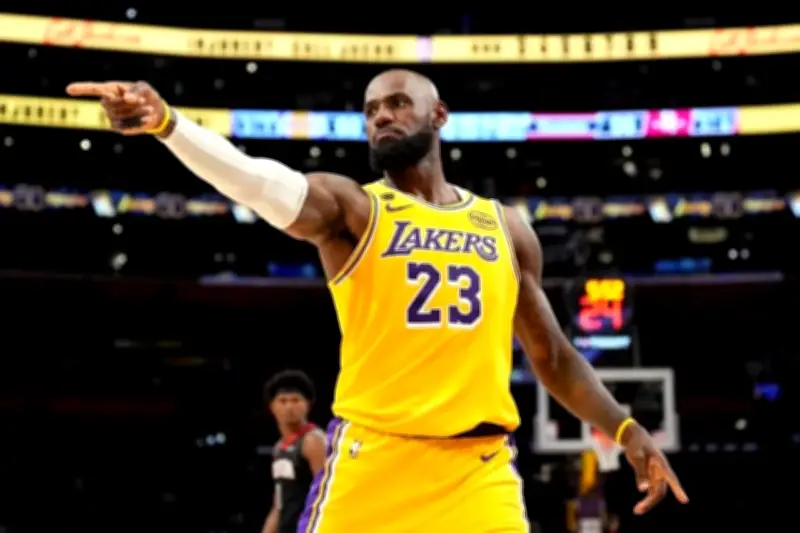 Lakers Consiguen su Primer Triunfo en Playoffs Frente a Rockets