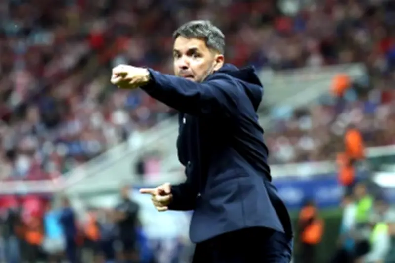 Larcamón anticipa semanas difíciles para Cruz Azul tras derrota ante América