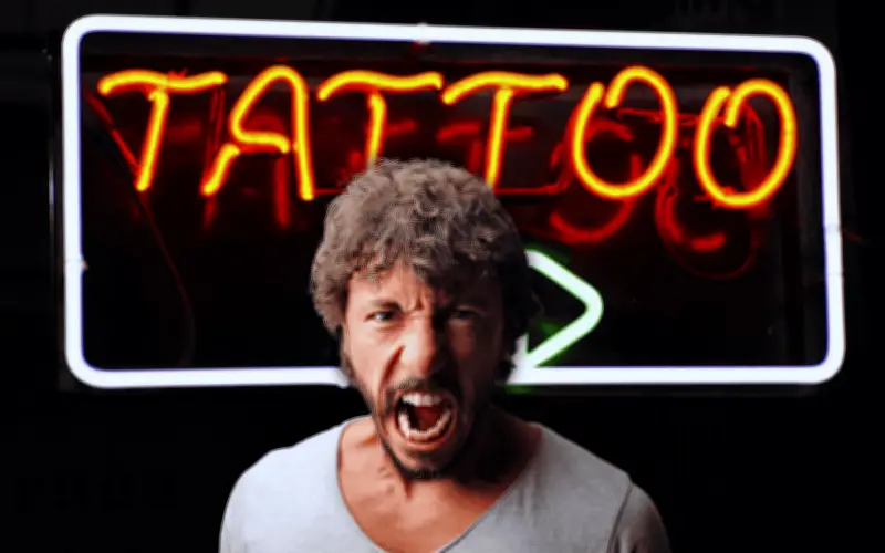 Las zonas del cuerpo donde más duele tatuarse: mapa del dolor