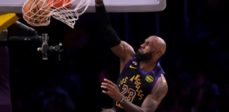 LeBron James supera a Kareem Abdul-Jabbar como el jugador con más victorias en la historia de la NBA
