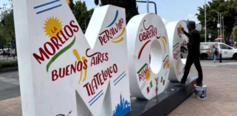 Letras Monumentales de Cuauhtémoc Reviven Técnica Tradicional de Rótulos