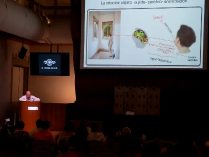 Lingüista alerta: pantallas y videojuegos no deben ser niñeras