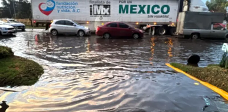 Lluvias Inundan Calles del Oriente de la CDMX; Vecinos Exigen Acción a Autoridades
