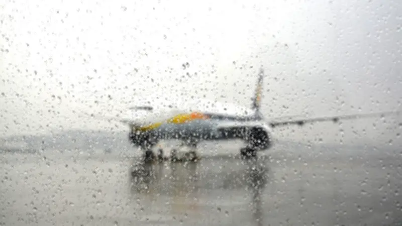 Lluvias provocan filtraciones en Terminal 1 del AICM; autoridades ofrecen disculpas